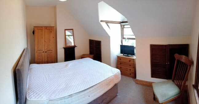 Good sized double room in well presented property Main Photo
