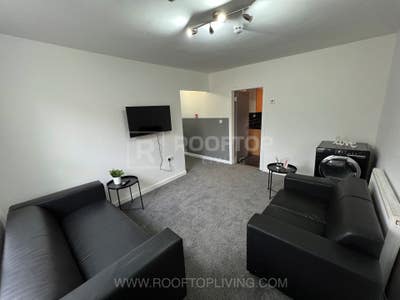 2 Modern Rooms Opposite Uni - Available 1St Sept Main Photo