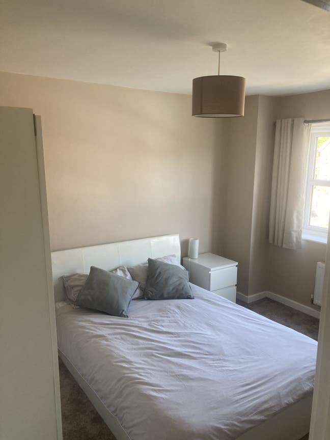 Modern double bedroom  in South Manchester Main Photo