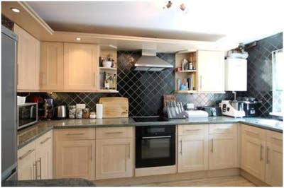 Stunning newly refurbished split level maisonette. Main Photo