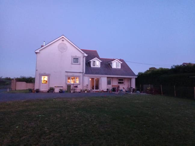 Detached house, on bus route, near coast. Main Photo
