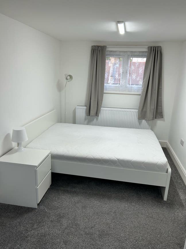 Lovely Double Room in Stratford. Near Morrisons. Main Photo
