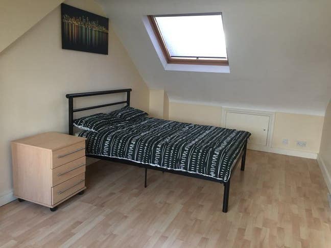 Large Double Room, All Bills, Wifi, Garden Main Photo
