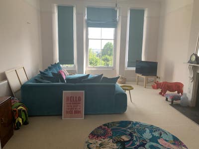 En-suite double room in v.large flat Main Photo