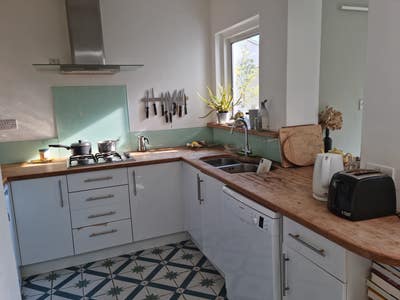 Large bright room in central Twickenham Main Photo