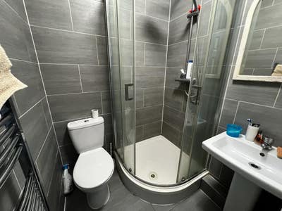 Double Room - Sharing Bathroom with 1 Person Main Photo