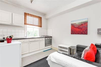 Beautiful 1 Bedroom Flat in Munster Village, SW6 Main Photo