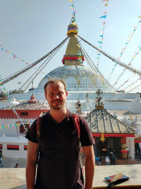 I'm a 32 year old data analyst, working hybri... Main Photo