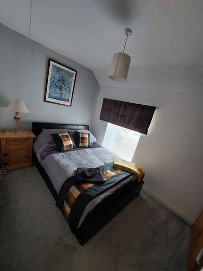 One double bed for one person,  no couples  Main Photo