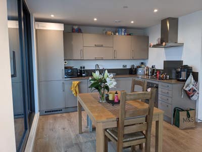 Double room modern furnished flat, gym & rooftop Main Photo