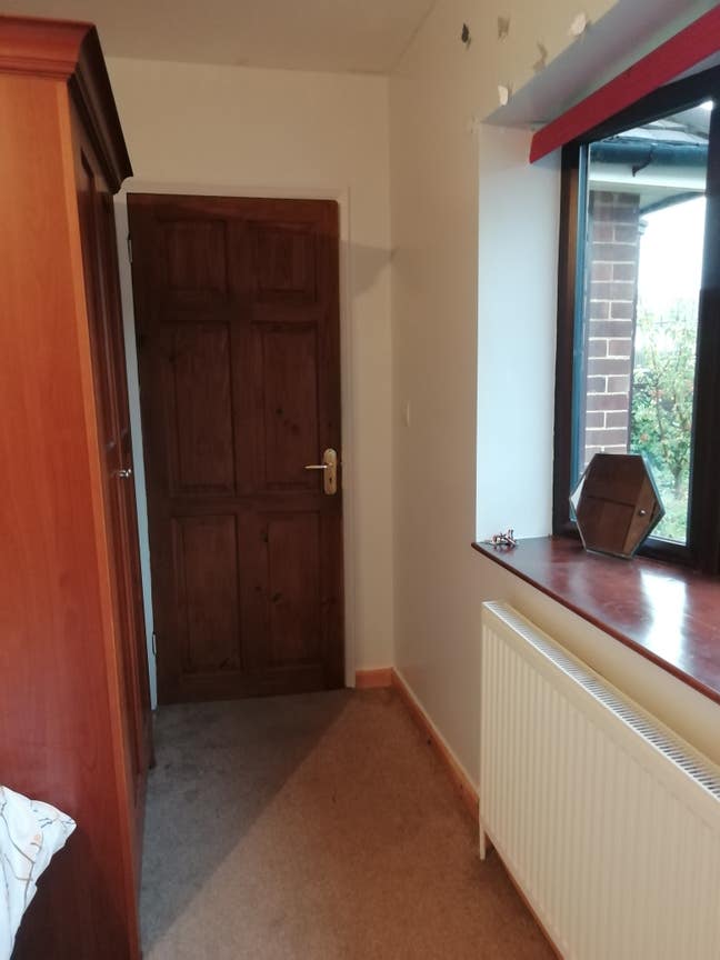 Quiet double room in shared house Main Photo