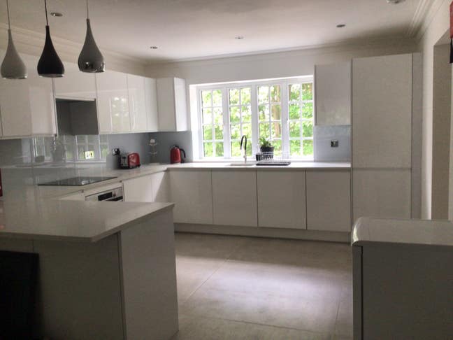 Bright & Spacious Ensuite Room–CM20 (Pye Corner) Main Photo
