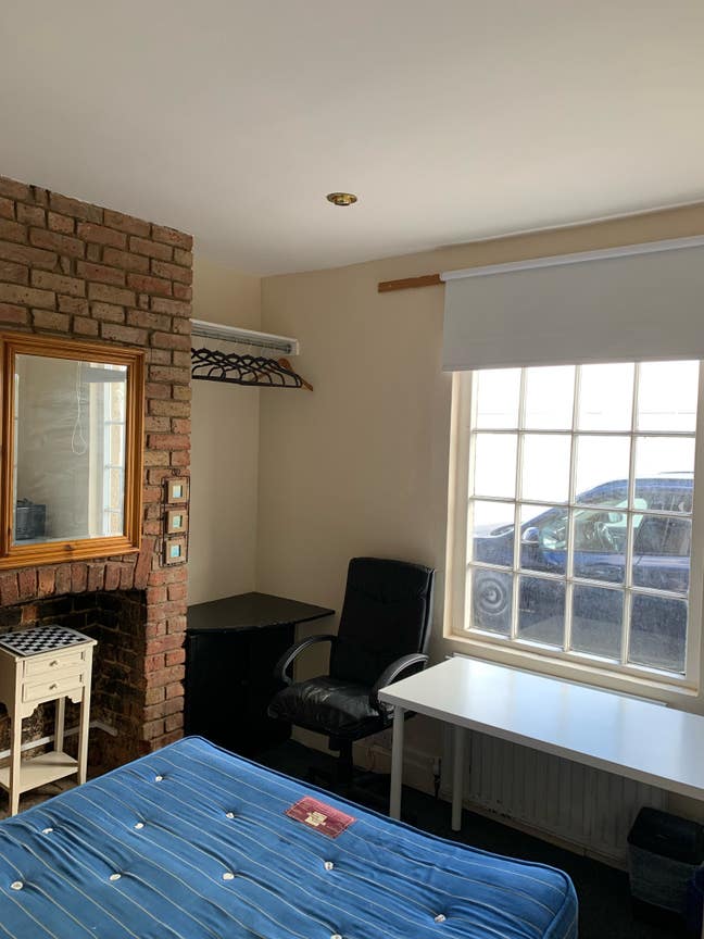 Double room in superb Hertford East location Main Photo