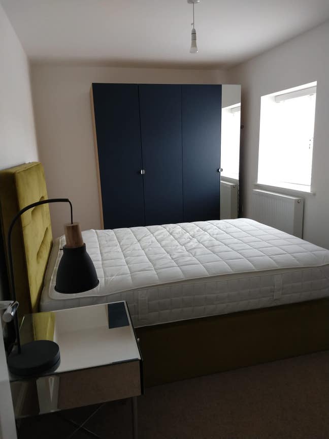 Double Bedroom in Modern 2-Bed Home Main Photo