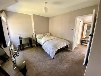 Modern Double, Spacious Home~Available from 07/09 Main Photo
