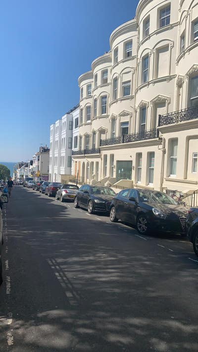 Bright Bedsit near Brighton Seafront (CT inc) Main Photo