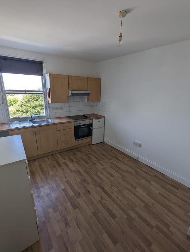 Bright Bedsit near Brighton Seafront (CT inc) Main Photo