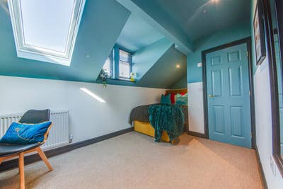 Magnificent House - Central Stockport Main Photo