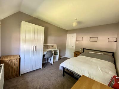 Modern Double, Spacious Home-Available from 07/09 Main Photo