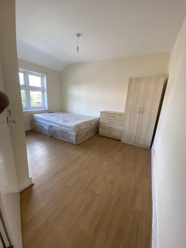 Beautiful Double Room for Rent in Hounslow West Main Photo