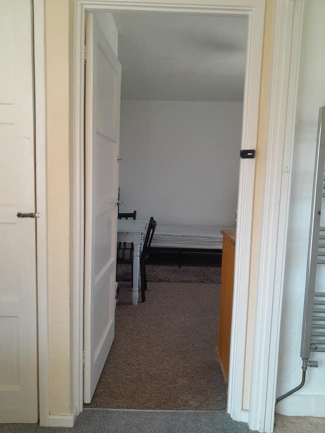 Large single room to rent  Main Photo