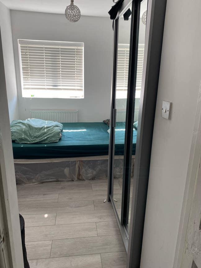 One double bed room available  Main Photo
