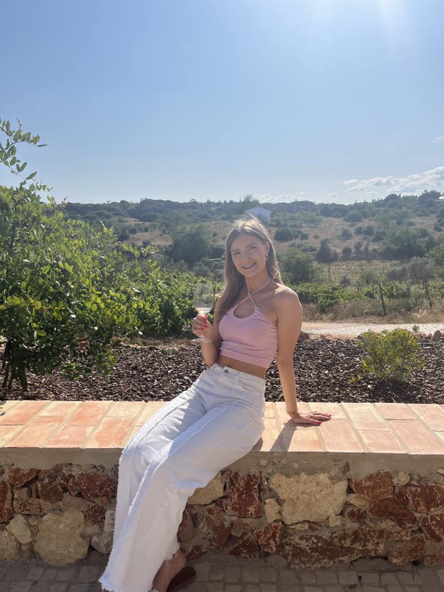 Professional looking for a girls flat to call home Main Photo