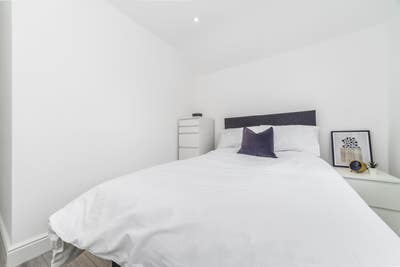 Warm, Welcoming Home with Ensuite Rooms Main Photo