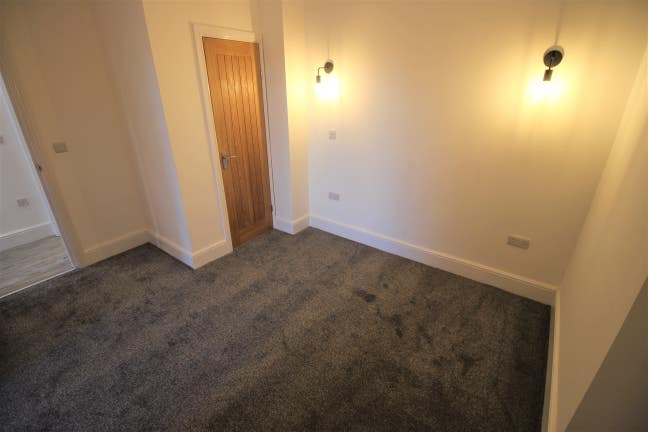 1 Bed Flat Street Lane Roundhay Main Photo