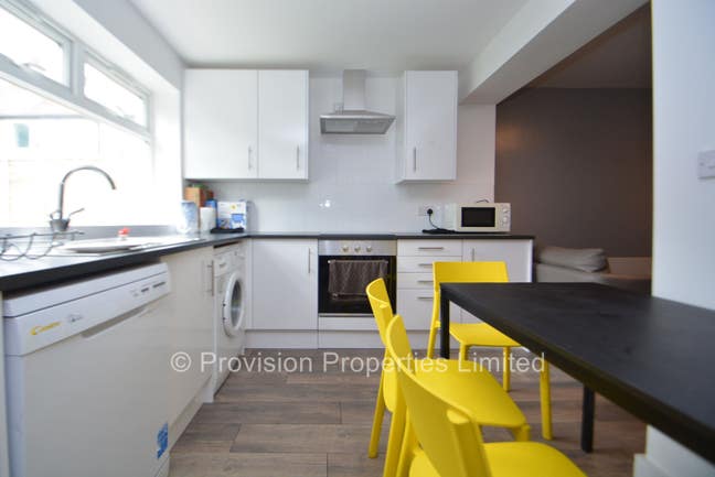 Double En-Suite Bedrooms Bills Included High Spec Main Photo