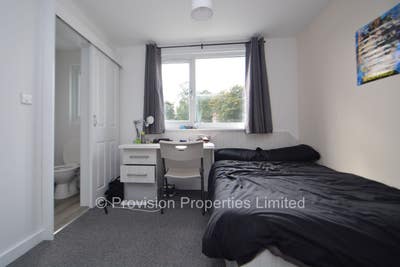 Double En-Suite Bedrooms Bills Included High Spec Main Photo