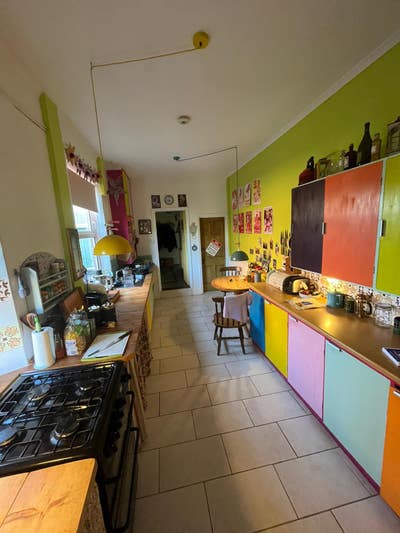 Dlb Room, 5 min walk to Town, nice neighbourhood Main Photo