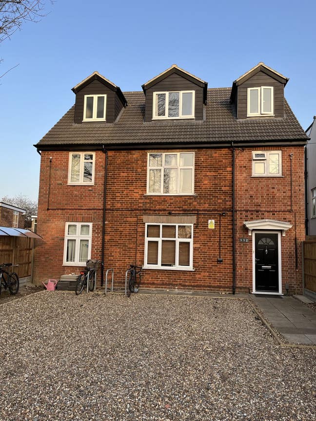 Single room in sunny house  Main Photo