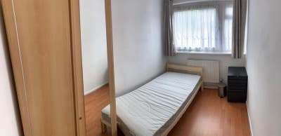 Crazy Price -Qmul-Bow-Bethnal Green-Top Location Main Photo