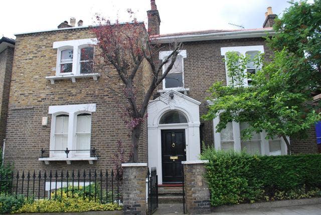 Double room to rent for 30+ in friendly houseshare Main Photo