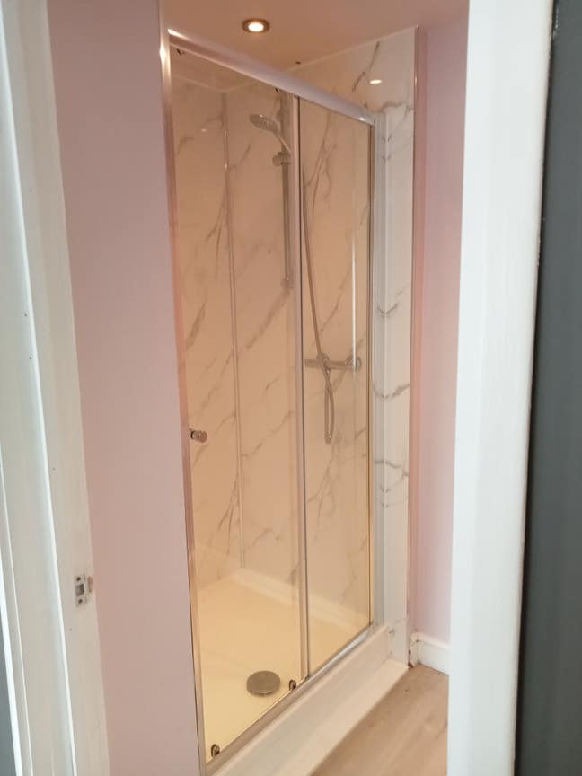 Large double room with ensuite and own entrance  Main Photo