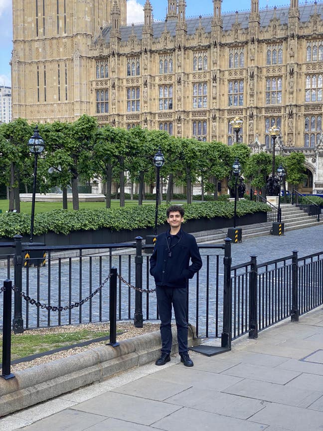 27 Year old professional looking for a double room Main Photo