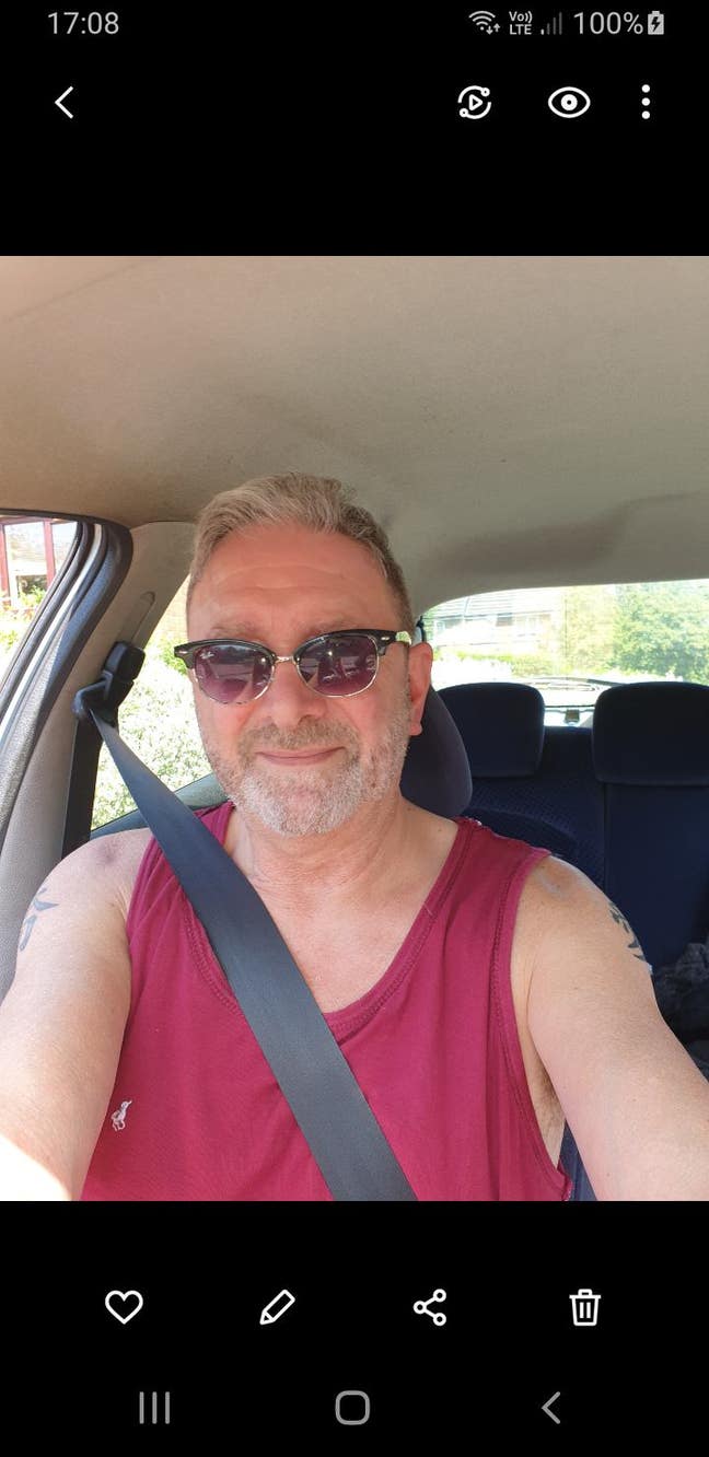 Professional looking for accoProffessionammodation Main Photo