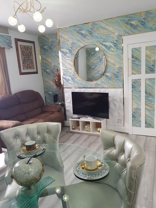 Luxury peaceful living- direct bus Pool Meadow  Main Photo