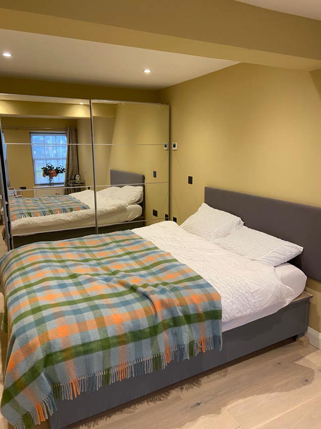 En-suite double room to rent with harbour views Main Photo