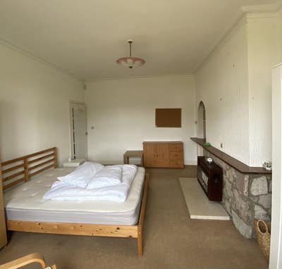 Bright Front Facing Double Bedroom in the Grange Main Photo