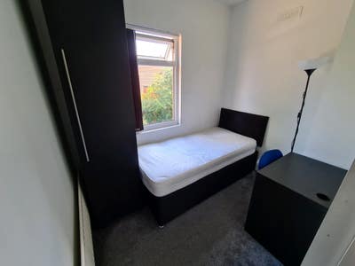 🏠Spacious Ensuite Room in Modern House Share Main Photo