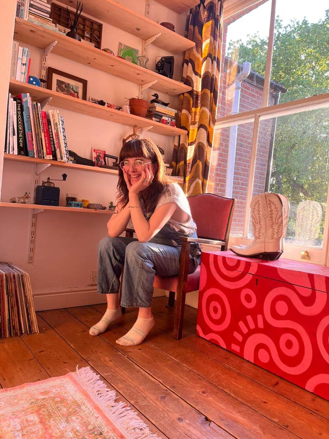 Considerate, creative couple looking for room Main Photo