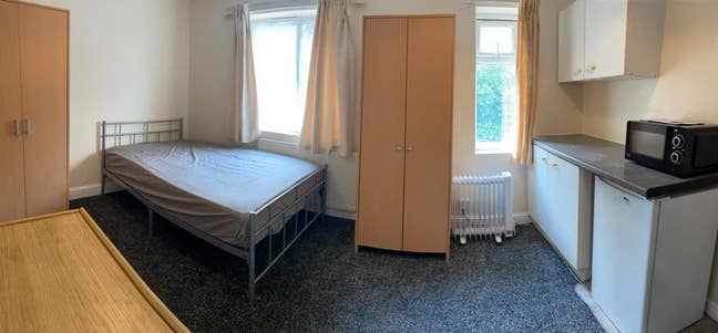 Furnished large en-suite double Room inc. bills Main Photo