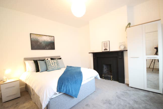 Big double room close to City Centre Main Photo