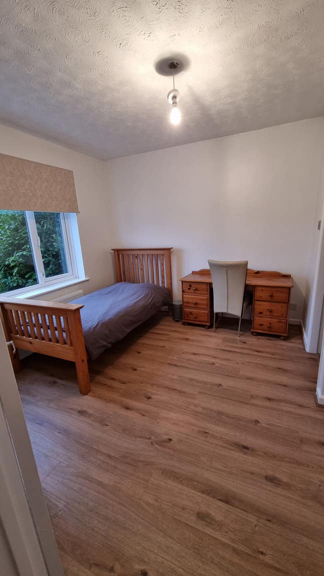 Furnished double room with single bed Main Photo