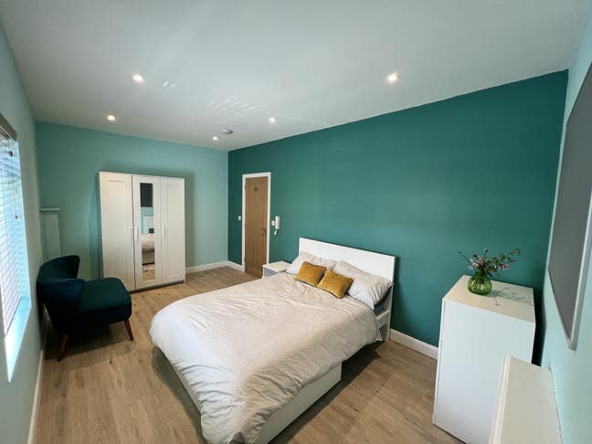 Spacious Room for 2026/27 academic yr. Main Photo
