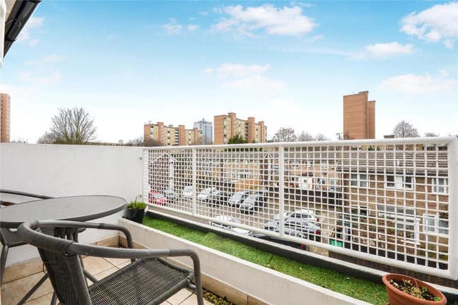 Lovely, spacious, bright 4/5 bedroom flat  Main Photo