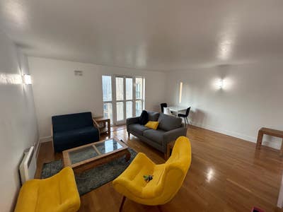 Large Room with Kingsize Bed and en-suite Main Photo