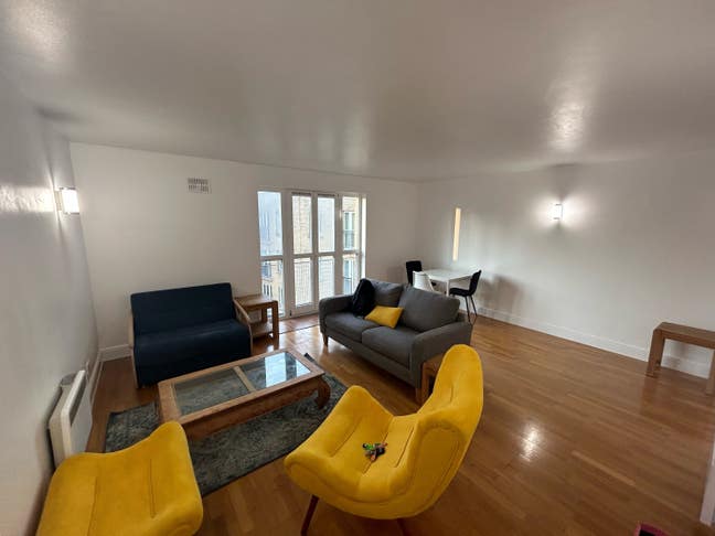 Large Room with Kingsize Bed and en-suite Main Photo